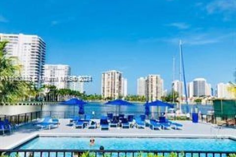 Condominio en venta en Aventura, Florida, 2 dormitorios, 99.68 m2 № 1385762 - foto 21