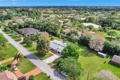 Villa ou maison à vendre à Davie, Floride: 4 chambres, 265.33 m2 № 1014033 - photo 1