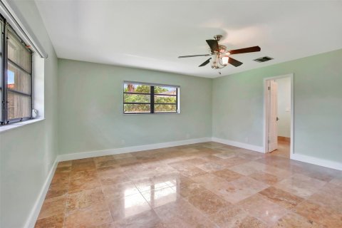 House in Davie, Florida 4 bedrooms, 265.33 sq.m. № 1014033 - photo 14