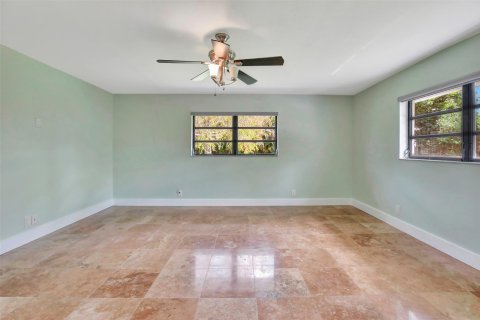 House in Davie, Florida 4 bedrooms, 265.33 sq.m. № 1014033 - photo 16