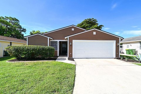 House in Sarasota, Florida 3 bedrooms, 121.14 sq.m. № 1364001 - photo 1