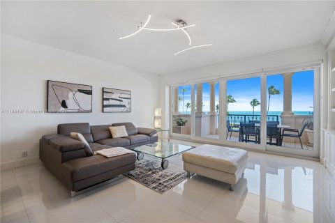 Copropriété à louer à Fisher Island, Floride: 3 chambres, 170.75 m2 № 11953 - photo 2