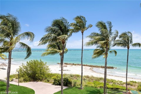 Condominio en alquiler en Fisher Island, Florida, 3 dormitorios, 170.75 m2 № 11953 - foto 22