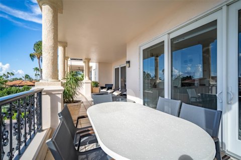 Condominio en alquiler en Fisher Island, Florida, 3 dormitorios, 170.75 m2 № 11953 - foto 18