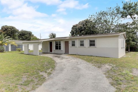 Villa ou maison à vendre à Miami Gardens, Floride: 3 chambres, 92.44 m2 № 1101803 - photo 1