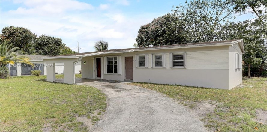 House in Miami Gardens, Florida 3 bedrooms, 92.44 sq.m. № 1101803