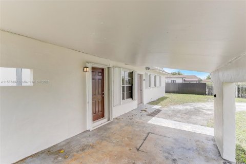 Villa ou maison à vendre à Miami Gardens, Floride: 3 chambres, 92.44 m2 № 1101803 - photo 5