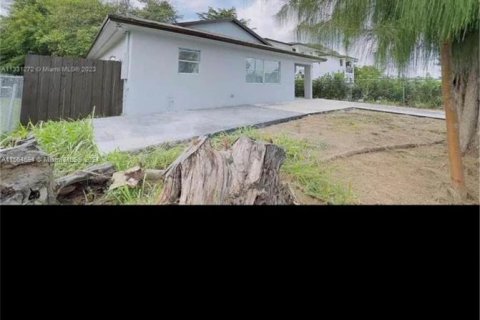 House in Florida City, Florida 4 bedrooms, 119.94 sq.m. № 1100616 - photo 5