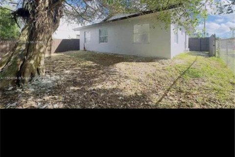 House in Florida City, Florida 4 bedrooms, 119.94 sq.m. № 1100616 - photo 3