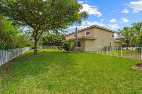 House in Palm City, Florida 5 bedrooms, 331.29 sq.m. № 1179567 - photo 15