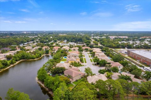 House in Palm City, Florida 5 bedrooms, 331.29 sq.m. № 1179567 - photo 10