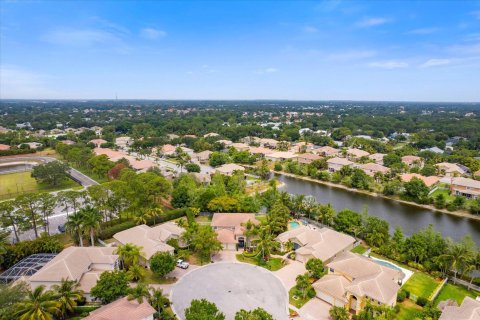 House in Palm City, Florida 5 bedrooms, 331.29 sq.m. № 1179567 - photo 4