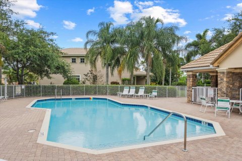 Villa ou maison à vendre à Palm City, Floride: 5 chambres, 331.29 m2 № 1179567 - photo 2