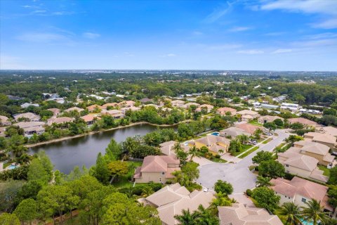 House in Palm City, Florida 5 bedrooms, 331.29 sq.m. № 1179567 - photo 8