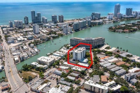 Condo in Miami Beach, Florida, 1 bedroom  № 1179608 - photo 17