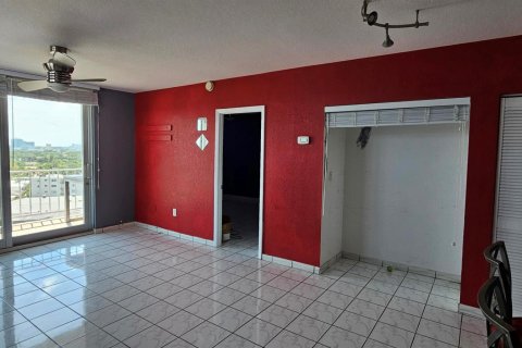 Condo in Miami Beach, Florida, 1 bedroom  № 1179608 - photo 24