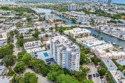 Condo in Miami Beach, Florida, 1 bedroom  № 1179608 - photo 15