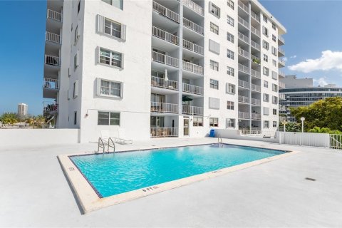 Condo in Miami Beach, Florida, 1 bedroom  № 1179608 - photo 9