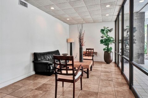 Condo in Miami Beach, Florida, 1 bedroom  № 1179608 - photo 11