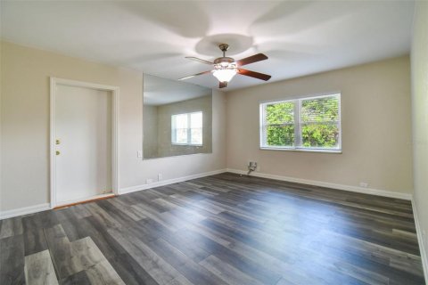 House in Tampa, Florida 7 bedrooms, 399.02 sq.m. № 1393729 - photo 24