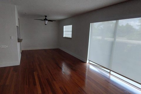 Condo in Fort Myers, Florida, 2 bedrooms  № 1091511 - photo 8