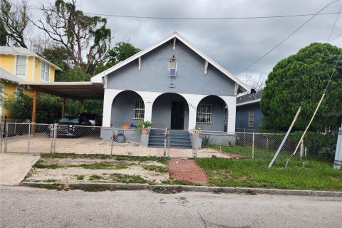 House in Tampa, Florida 4 bedrooms, 137.87 sq.m. № 1264647 - photo 1