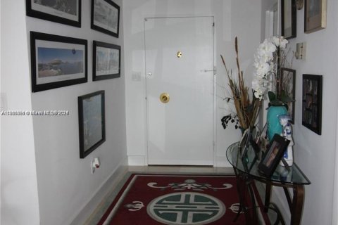 Condo in Miami Beach, Florida, 2 bedrooms  № 1223036 - photo 18