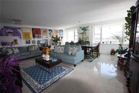 Condo in Miami Beach, Florida, 2 bedrooms  № 1223036 - photo 2