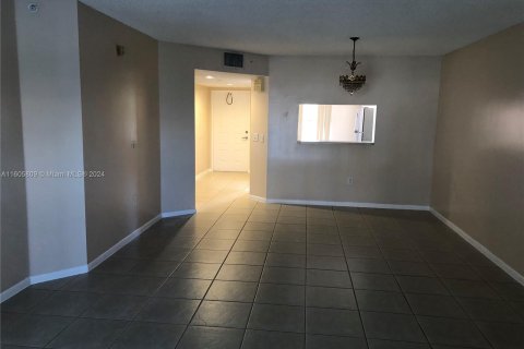 Condominio en venta en Pembroke Pines, Florida, 2 dormitorios, 112.13 m2 № 1226343 - foto 5