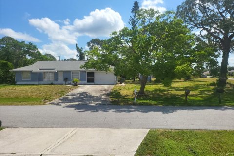 House in North Port, Florida 3 bedrooms, 166.02 sq.m. № 1169482 - photo 7