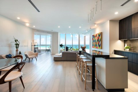 Condominio en venta en Miami Beach, Florida, 2 dormitorios, 163.23 m2 № 2279 - foto 2