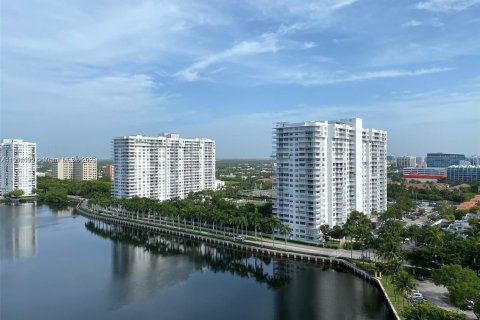 Condominio en venta en Aventura, Florida, 2 dormitorios, 102.56 m2 № 358687 - foto 1