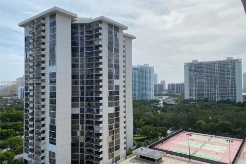 Condo in Aventura, Florida, 2 bedrooms  № 358687 - photo 25