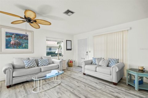 Villa ou maison à louer à Sarasota, Floride: 2 chambres, 93.74 m2 № 1371113 - photo 3