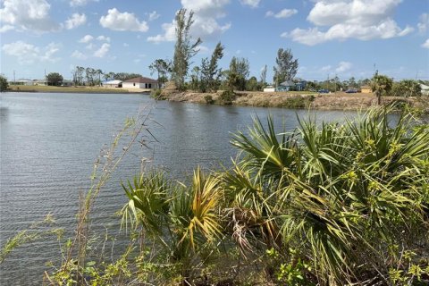 Купить земельный участок в Кейп-Корал, Флорида № 362414 - фото 3