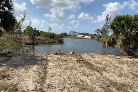 Купить земельный участок в Кейп-Корал, Флорида № 362414 - фото 9
