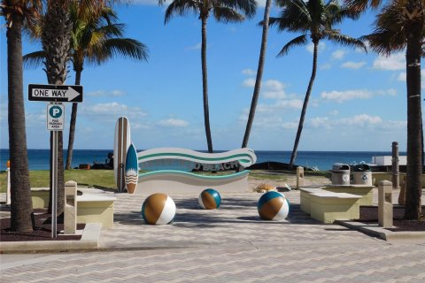 Condo in Deerfield Beach, Florida, 1 bedroom  № 1080465 - photo 1