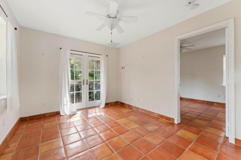 House in West Palm Beach, Florida 5 bedrooms, 395.48 sq.m. № 984096 - photo 21