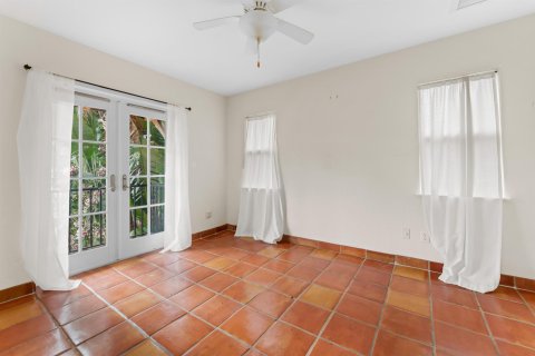 House in West Palm Beach, Florida 5 bedrooms, 395.48 sq.m. № 984096 - photo 19