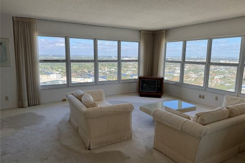 Condo in Fort Lauderdale, Florida, 1 bedroom  № 984094 - photo 1