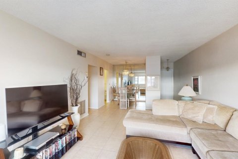 Condo in Pompano Beach, Florida, 2 bedrooms  № 1174583 - photo 24