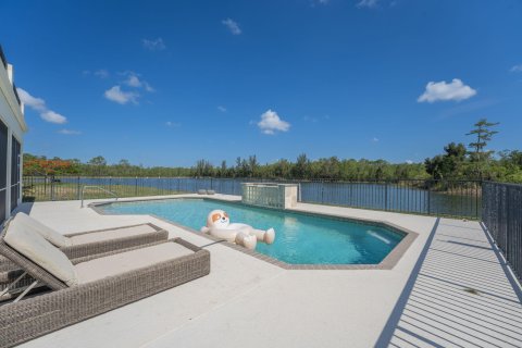 House in Lake Worth, Florida 5 bedrooms, 449.18 sq.m. № 1222593 - photo 30