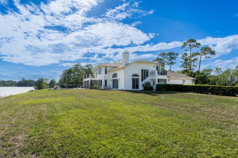 House in Lake Worth, Florida 5 bedrooms, 449.18 sq.m. № 1222593 - photo 18