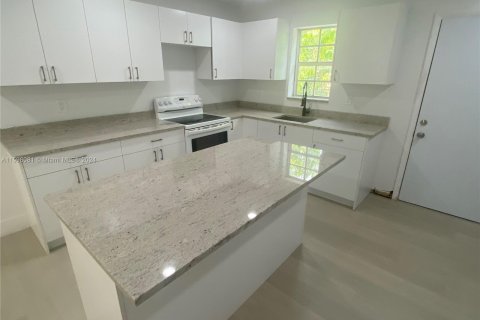 Casa en venta en Fort Lauderdale, Florida, 4 dormitorios, 125.42 m2 № 1208436 - foto 10