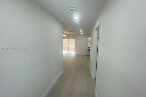 Villa ou maison à vendre à Fort Lauderdale, Floride: 4 chambres, 125.42 m2 № 1208436 - photo 2