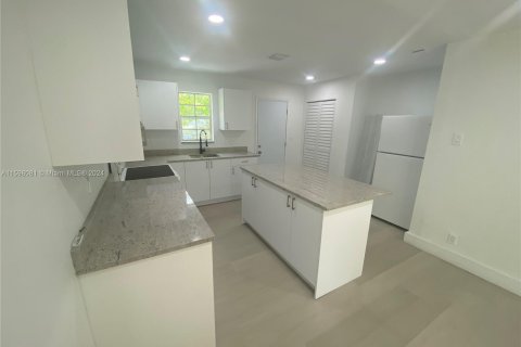 Casa en venta en Fort Lauderdale, Florida, 4 dormitorios, 125.42 m2 № 1208436 - foto 9