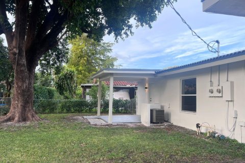 Immobilier commercial à vendre à Coral Springs, Floride: 222.04 m2 № 860475 - photo 3