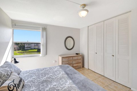 Condo in Palm Springs, Florida, 2 bedrooms  № 978771 - photo 9