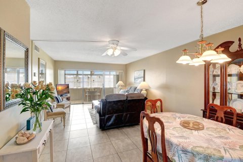 Condo in Palm Springs, Florida, 2 bedrooms  № 978771 - photo 21