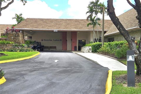 Condo in Sunrise, Florida, 2 bedrooms  № 1367393 - photo 26